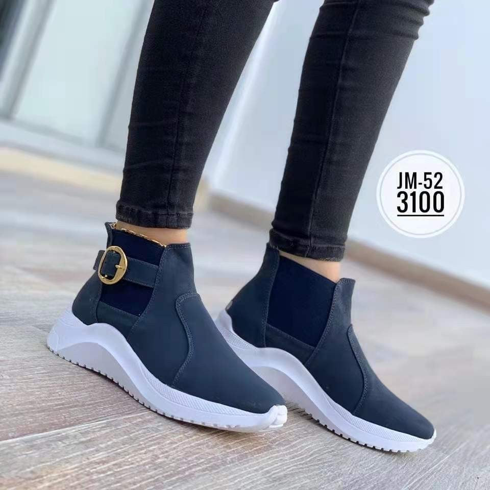 Set Of Foot Fashion Sports Shoes Women